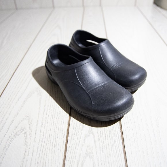 tredsafe shoes clogs